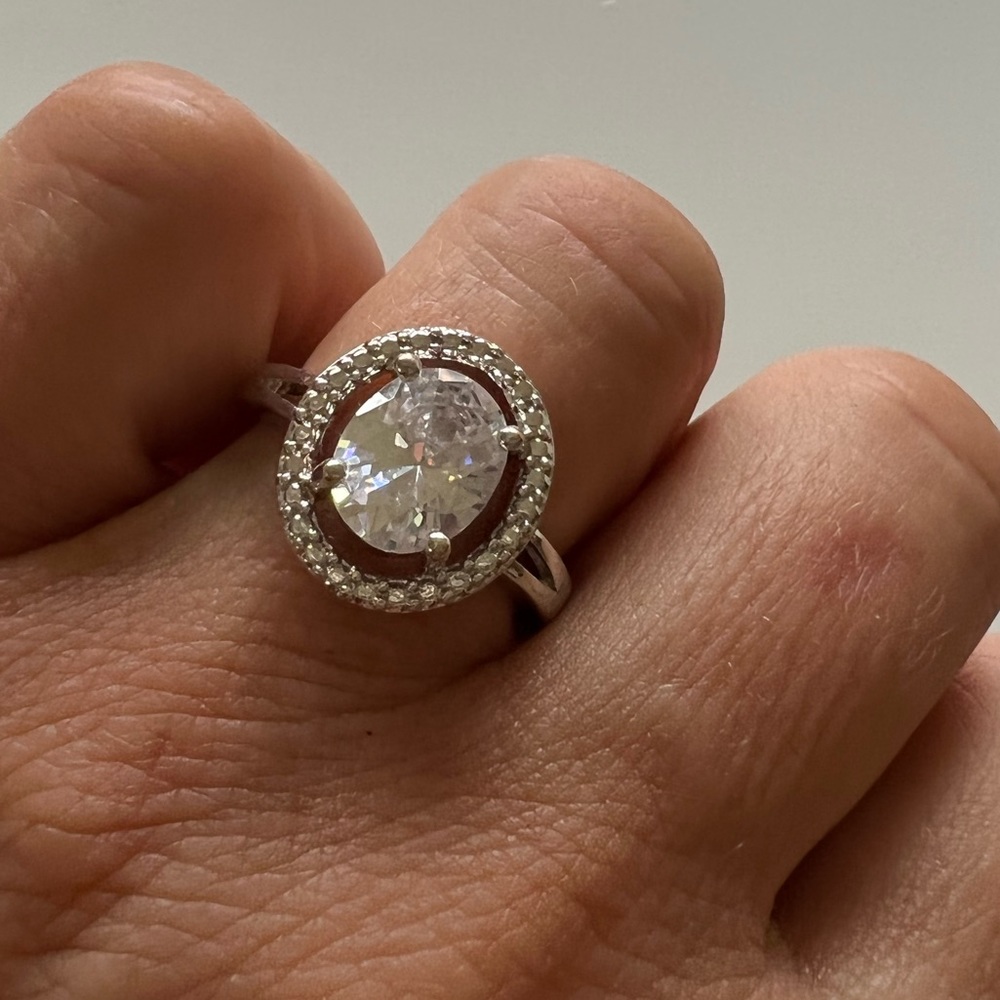 New Faux Diamond Ring - Size 8 - Picture 3 of 7